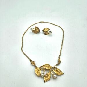 Van Dell Womens Vintage Mid Century Pearl Leaf Necklace Screwback Earrings Set